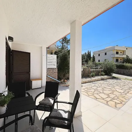 Hibis, No 3 Appartement *