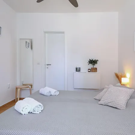 Hibis, No 3 Appartement Starigrad Paklenica