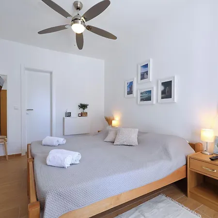 Hibis, No 3 * Starigrad Paklenica