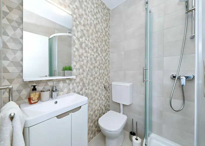 Hibis, No 3 Apartment *