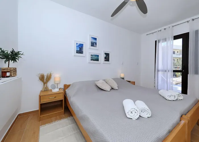 Hibis, No 3 Apartment *