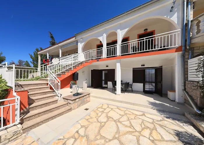 Hibis, No 3 Apartment