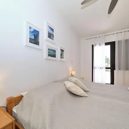 Hibis, No 3 Starigrad Paklenica