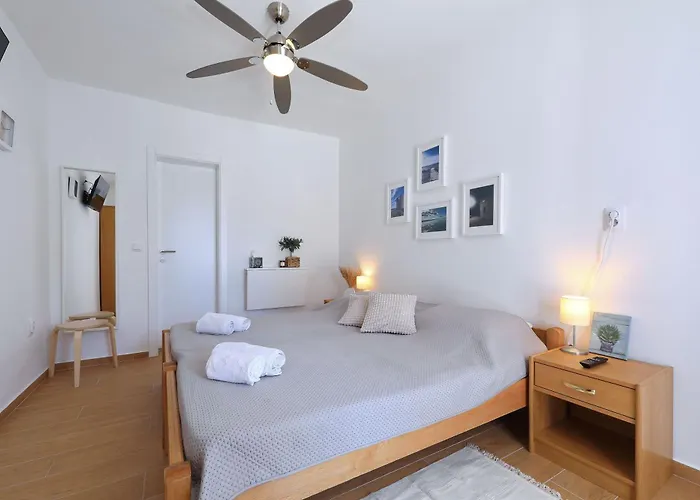 Hibis, No 3 3* Starigrad Paklenica